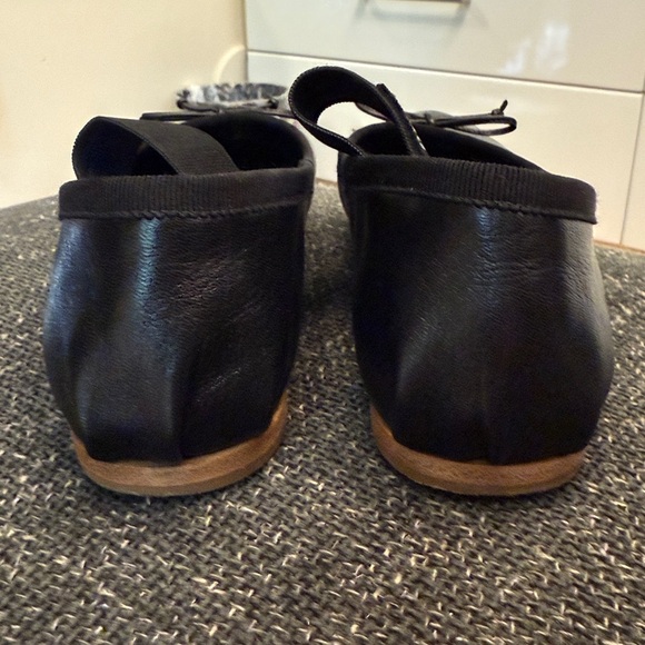 Miu Miu Black Leather Loafers with Bow Detail - Picture 4 of 7